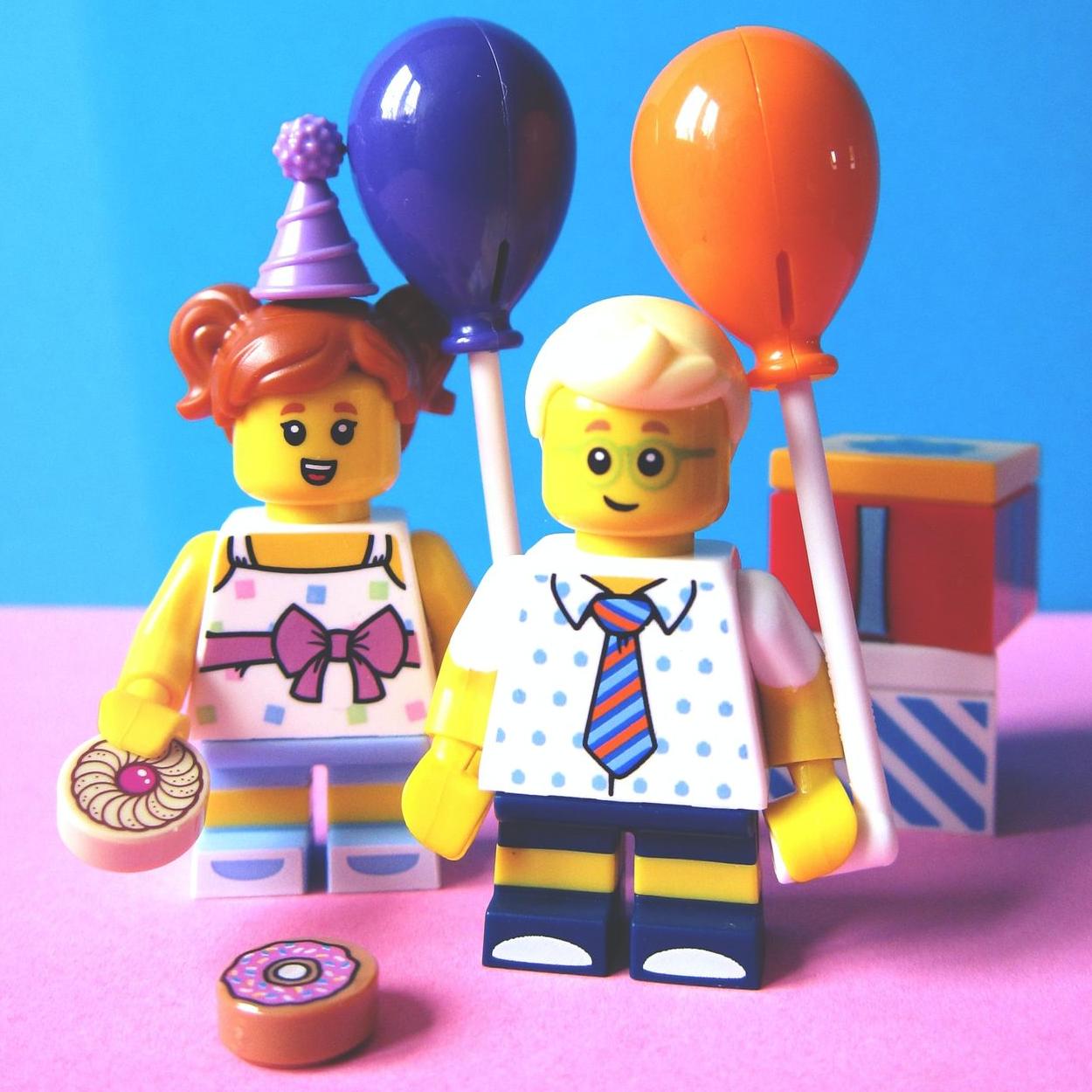 girl and boy holding balloon Lego minifugures